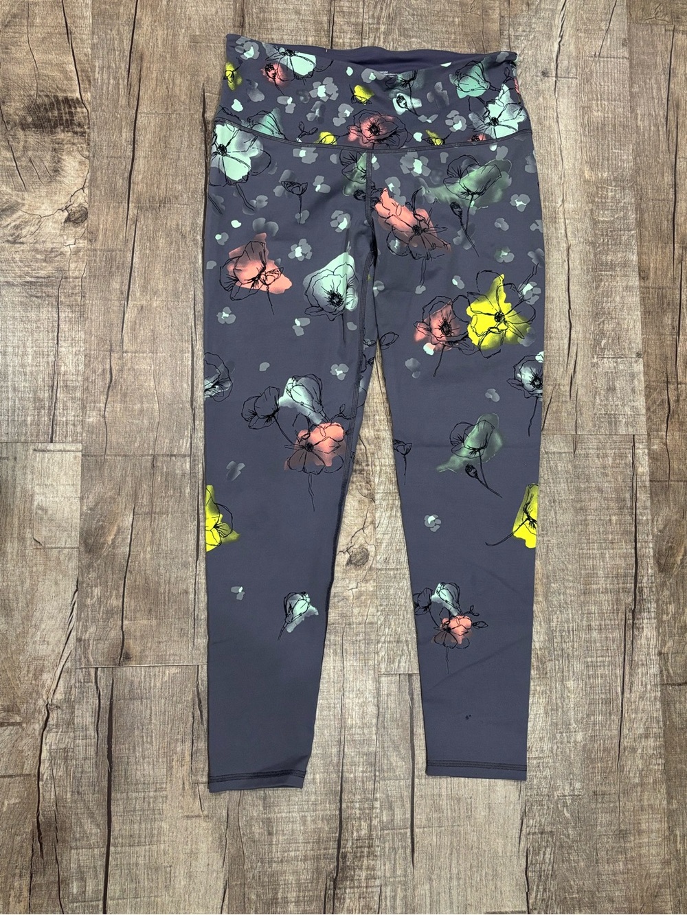 Victoria Sport Knockout Floral Active Leggings - Charcoal w/ Pastels Size Large